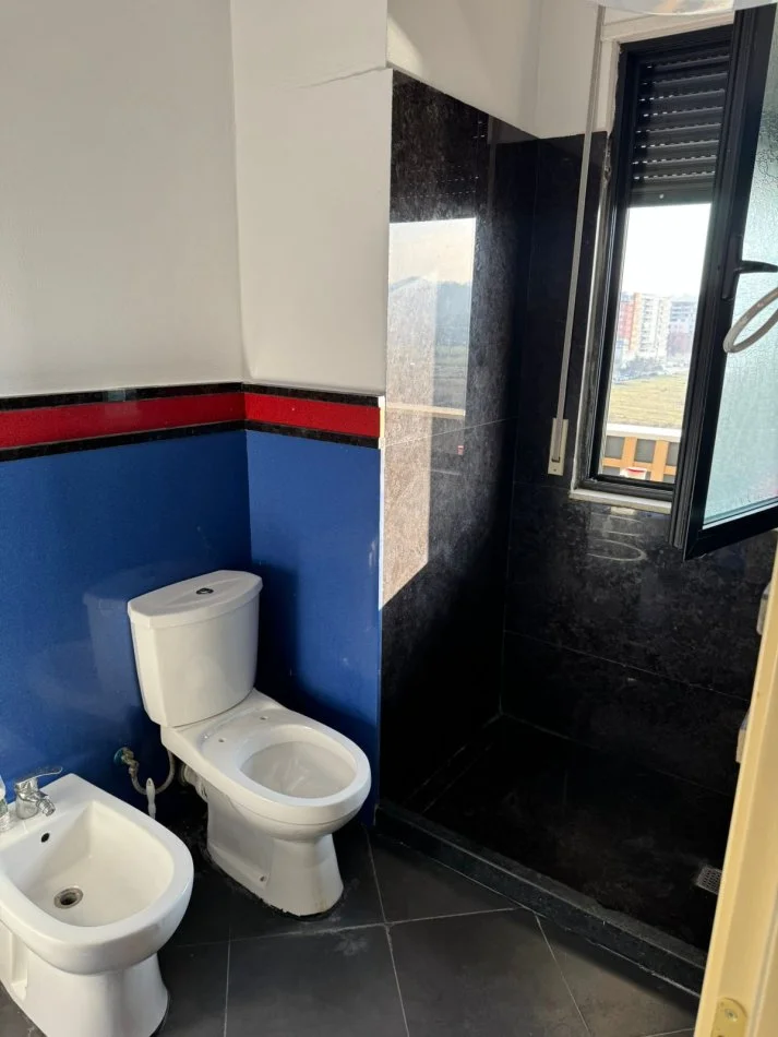 Tirane, jepet me qera apartament 2+1+Ballkon Kati 6, 128 m² 430 € (Casa Italia)