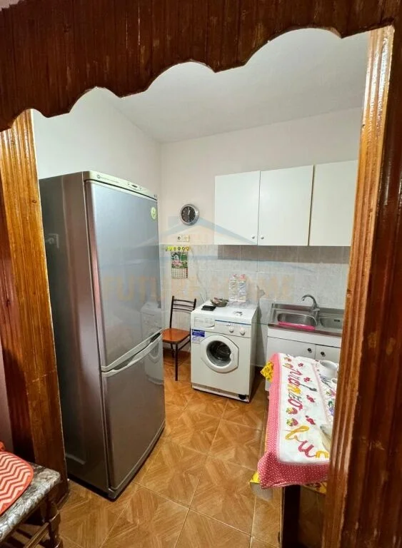 Tirane, jepet me qera apartament 2+1 Kati 4, 75 m² 500 € (Shkolla e Kuqe)
