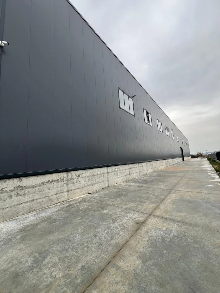 Tirane, jepet me qera ambjent biznesi Kati 0, 4.000 m² 20.000 € (Autostrade Tirane Durres)