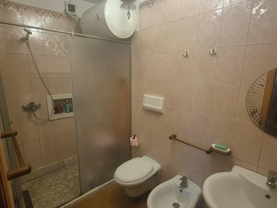 Tirane, shes apartament 2+1+Ballkon Kati 12, 100 m² 190.000 € (KOMUNA E PARISIT)