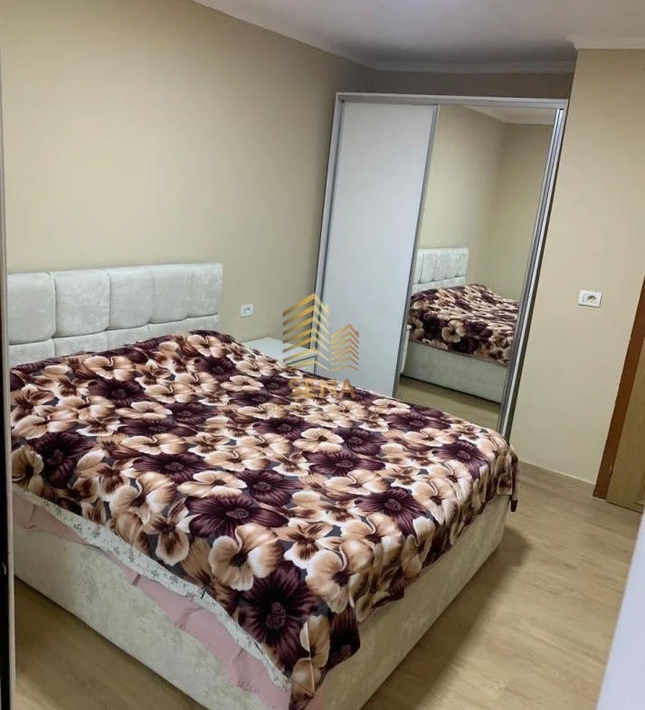 Tirane, jepet me qera apartament 1+1 Kati 3, 70 m² 500 € (Xhamllik)