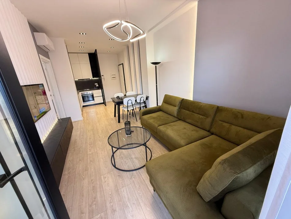 Tirane, jepet me qera apartament 1+1 Kati 15, 63 m² 900 € (Garden building rezidence)