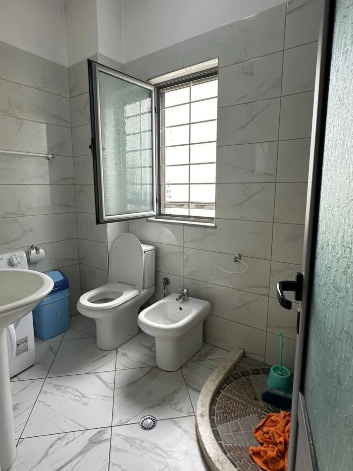 Tirane, jepet me qera apartament 1+1 Kati 7, 68 m² 400 € (RRuga Loni Ligori)