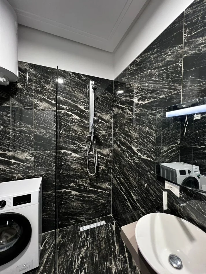 Tirane, jepet me qera apartament 2+1+Ballkon Kati 4, 100 m² 900 € (Pazari i ri)