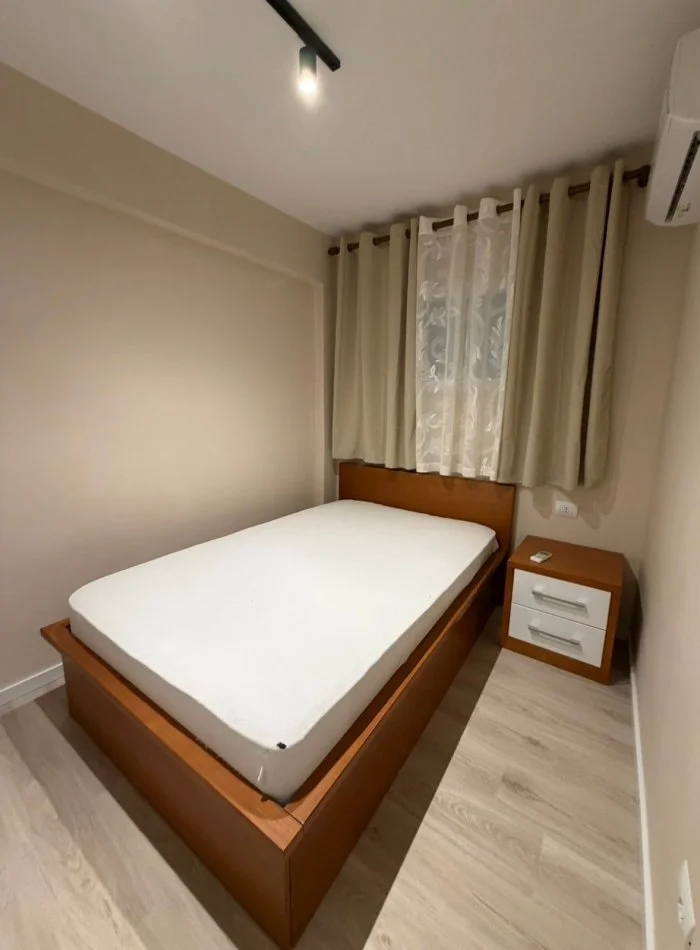 Tirane, jepet me qera apartament 2+1 Kati 1, 55 m² 500 € 