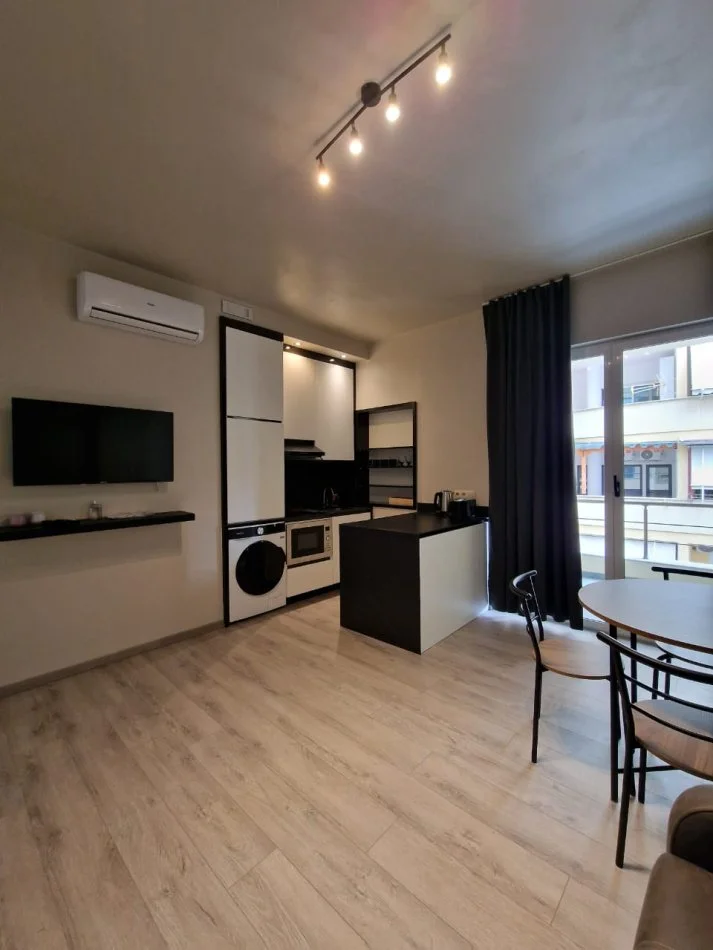 Tirane, jepet me qera apartament 1+1 Kati 4, 70 m² 700 € 