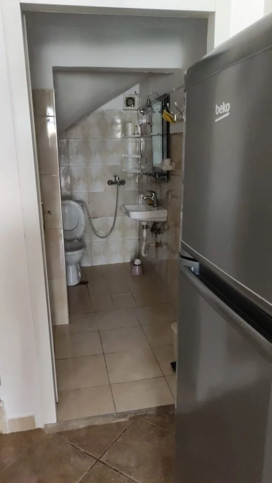 Tirane, jepet me qera Vile 1+1 Kati 1, 400 € 