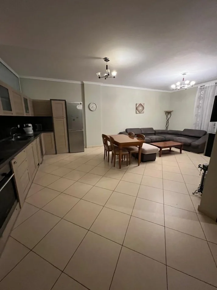 Tirane, jepet me qera apartament 2+1+Ballkon Kati 3, 100 m² 450 € (rruga Peti)