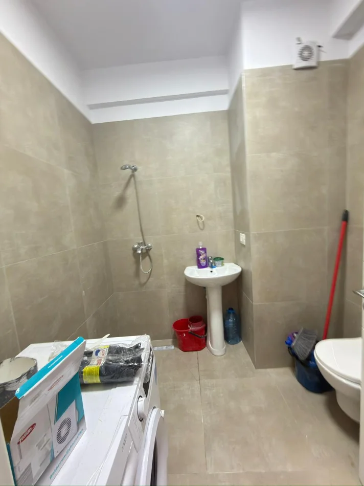 Tirane, jepet me qera 2+1 Kati 4, 98 m² 600 € 