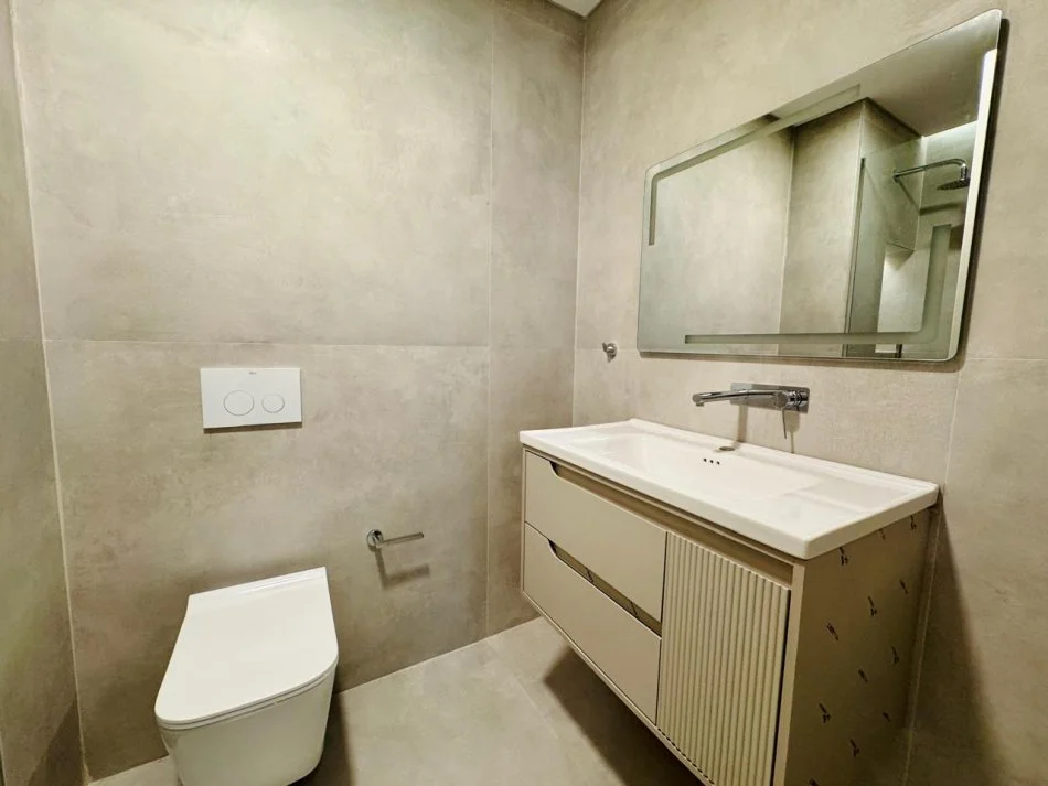 Tirane, jepet me qera apartament 3+1 Kati 2, 128 m² 1.900 € (Sheshi Skenderbej)