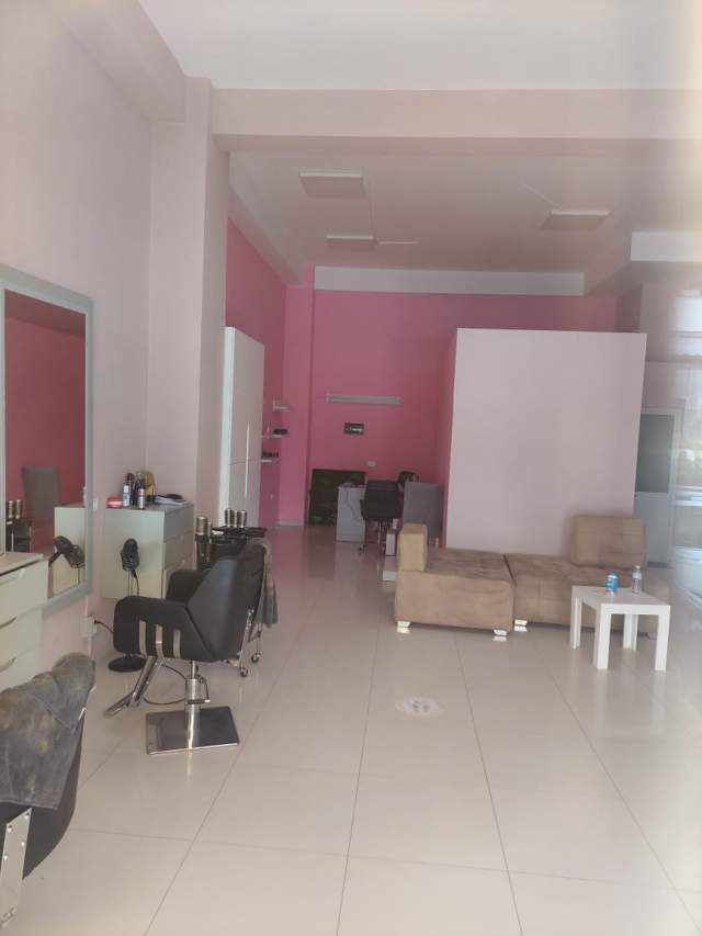 Tirane, jepet me qera ambjent biznesi Kati 0, 80 m² 270 Euro (kombinat)