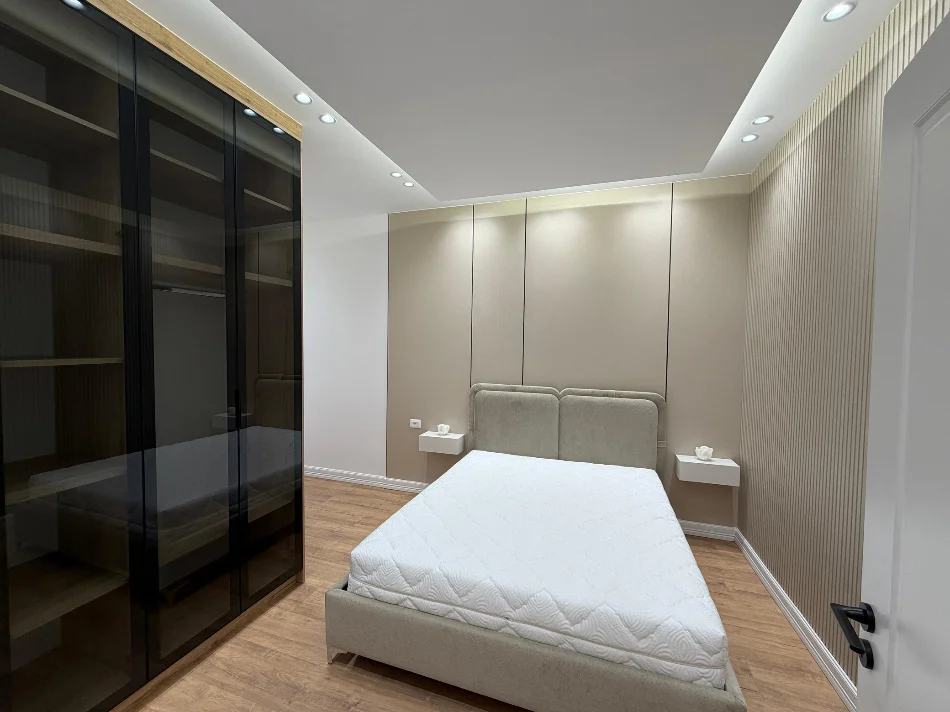 Tirane, shitet apartament 2+1 Kati 2, 103 m² 215.000 € (Golden park)