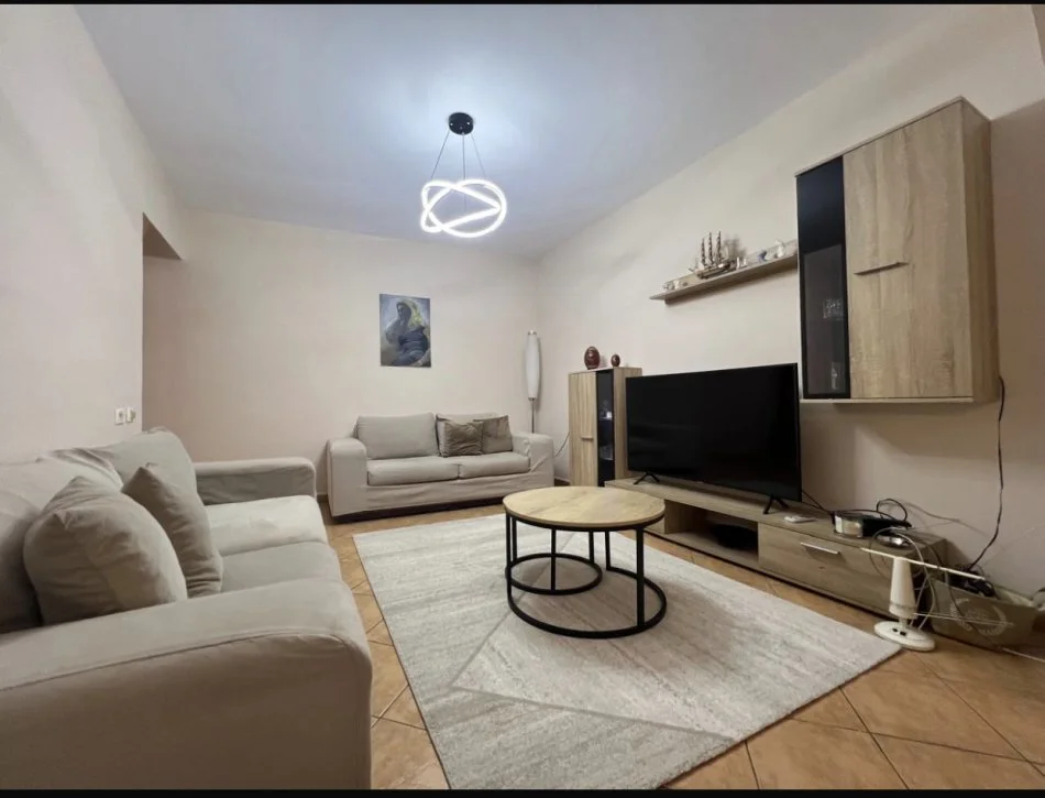 Tirane, jepet me qera apartament 2+1+Ballkon Kati 3, 95 m² 650 € (Myslym Shyri)