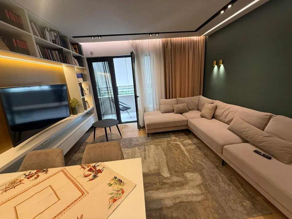 Tirane, jepet me qera apartament 2+1 Kati 3, 93 m² 1.300 € (Liqeni i Thate)