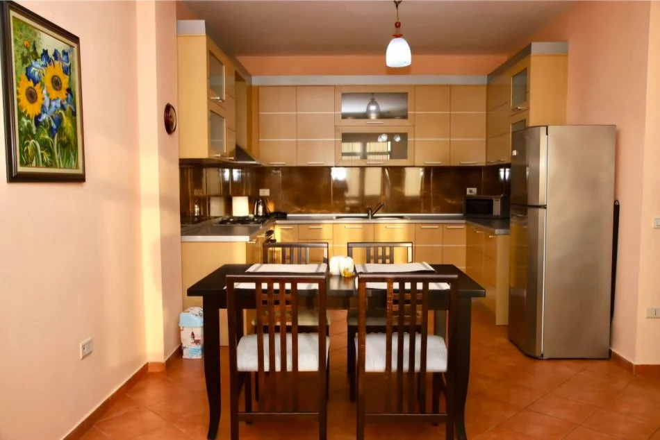 Tirane, jepet me qera apartament 2+1+Ballkon Kati 9, 125 m² 800 € (Qender)