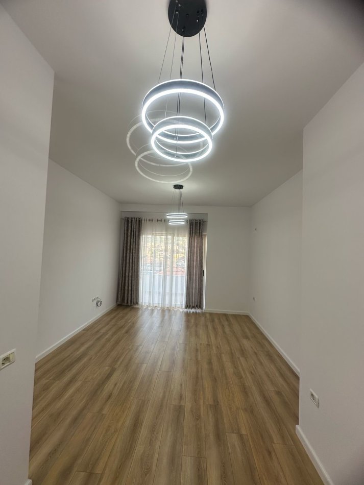 Tirane, shitet apartament 1+1 Kati 4, 65 m² 92.000 € (YZBERISHT)