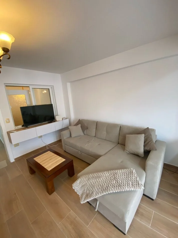 Tirane, jepet me qera apartament 1+1 Kati 5, 60 m² 500 € (Rruga Naim Frasheri, Rruga e Kavajes, 21 Dhjetori, prane Hotel Villa 22.)