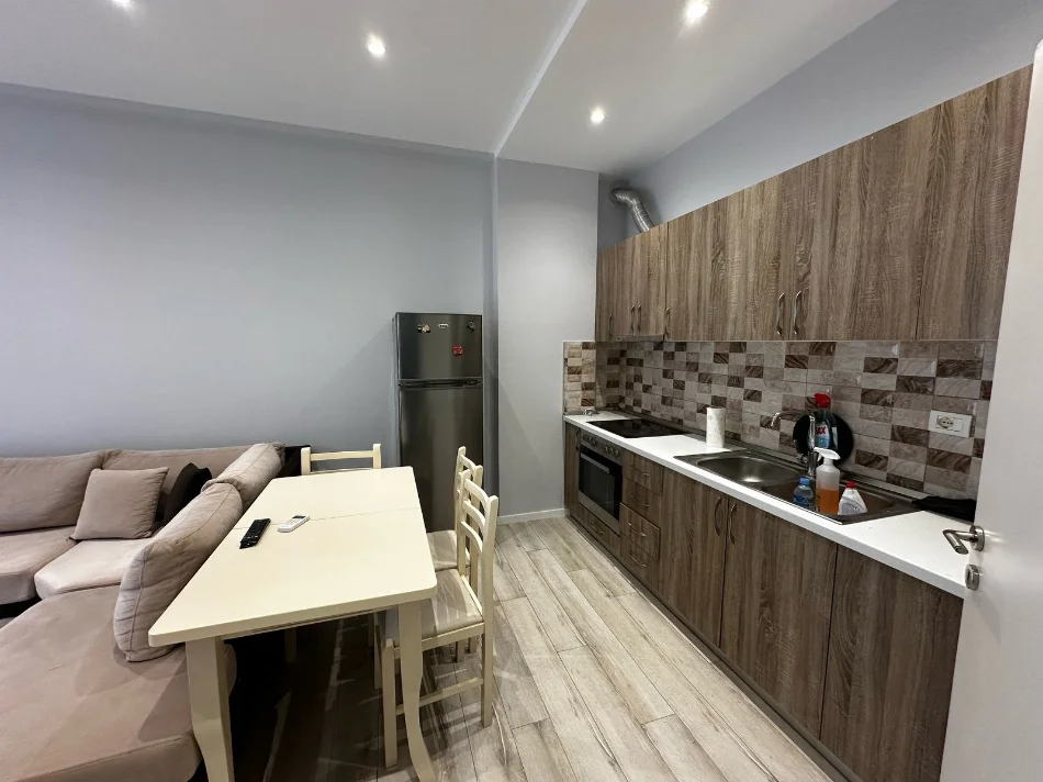 Tirane, shitet apartament 1+1+Verande, Kati 3, 134 m² 210.000 € (Komuna e Parisit)