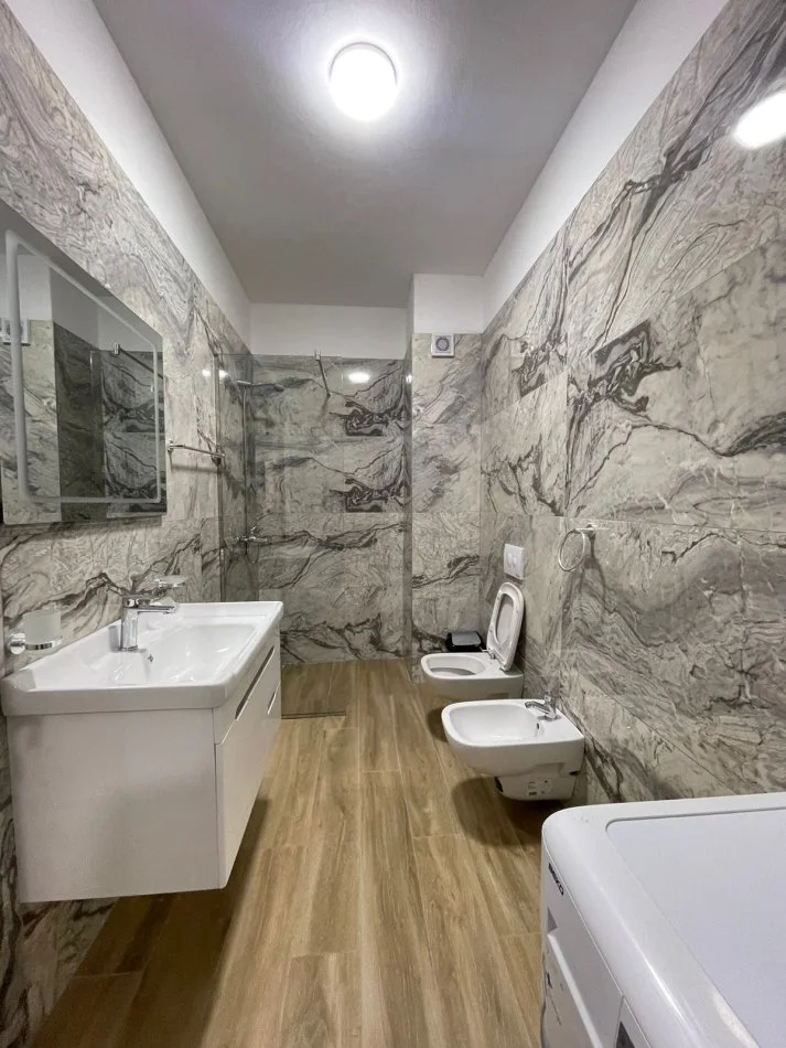 Tirane, jepet me qera apartament 2+1+Ballkon Kati 7, 107 m² 600 € (Oasis Residence)