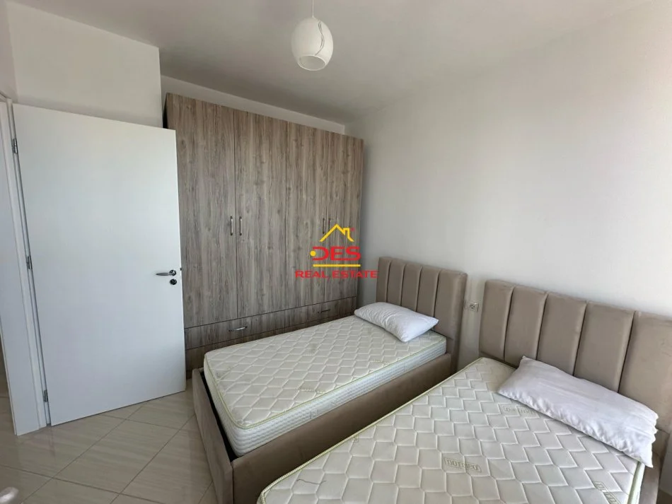 Vlore, jepet me qera apartament 2+1+Ballkon Kati 7, 108 m² 500 € (Rr Sazani)