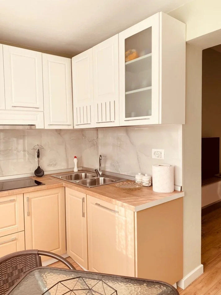 Tirane, jepet me qera apartament 2+1 Kati 3, 90 m² 650 € (Ambasada Amerikane)