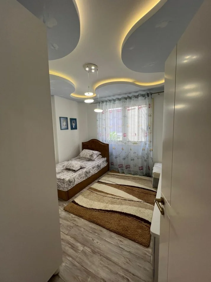 Vlore, shitet apartament 3+1+Ballkon , ulet cmimi ne 180000 € (Rr. Sadik Zotaj, Vlorë prane Conad)