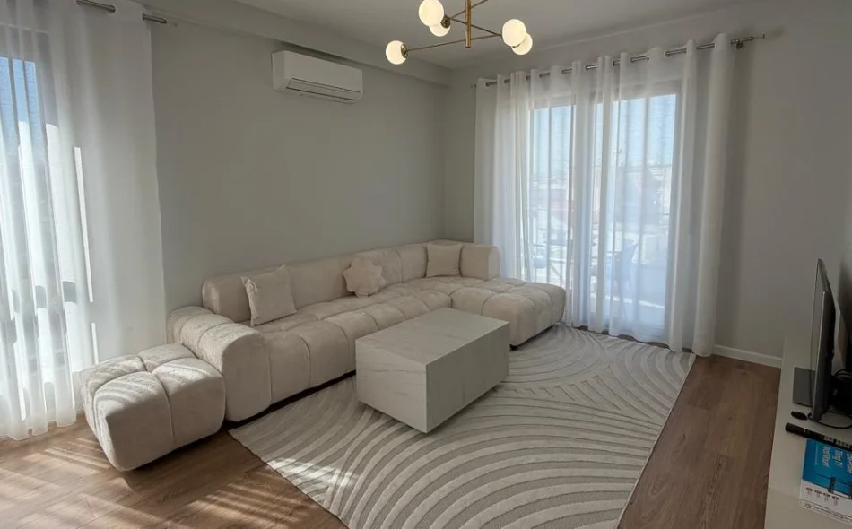 Tirane, jepet me qera apartament 2+1 Kati 2, 104 m² 800 € (Xhanfize keko)
