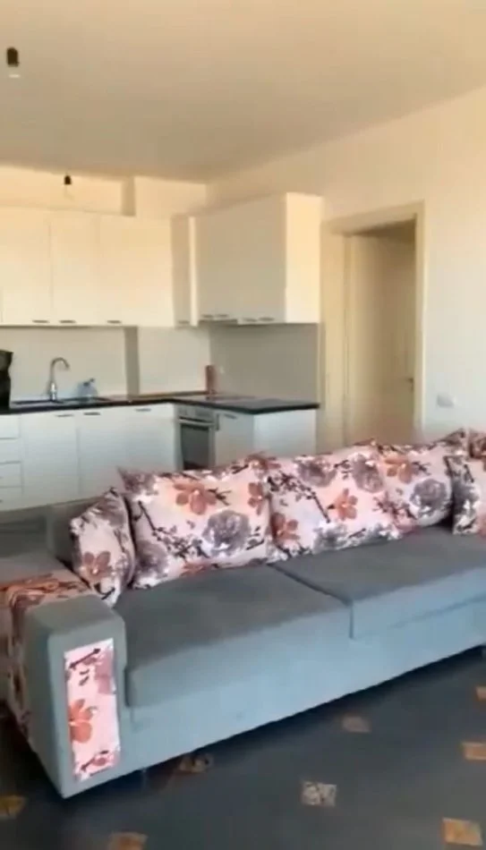 Tirane, jepet me qera apartament 2+1+Ballkon Kati 6, 128 m² 400 € (prane Casa Italia)