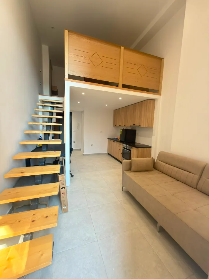Tirane, jepet me qera apartament duplex 1+1 Kati 1, 70 m² 400 € (Yzberisht)