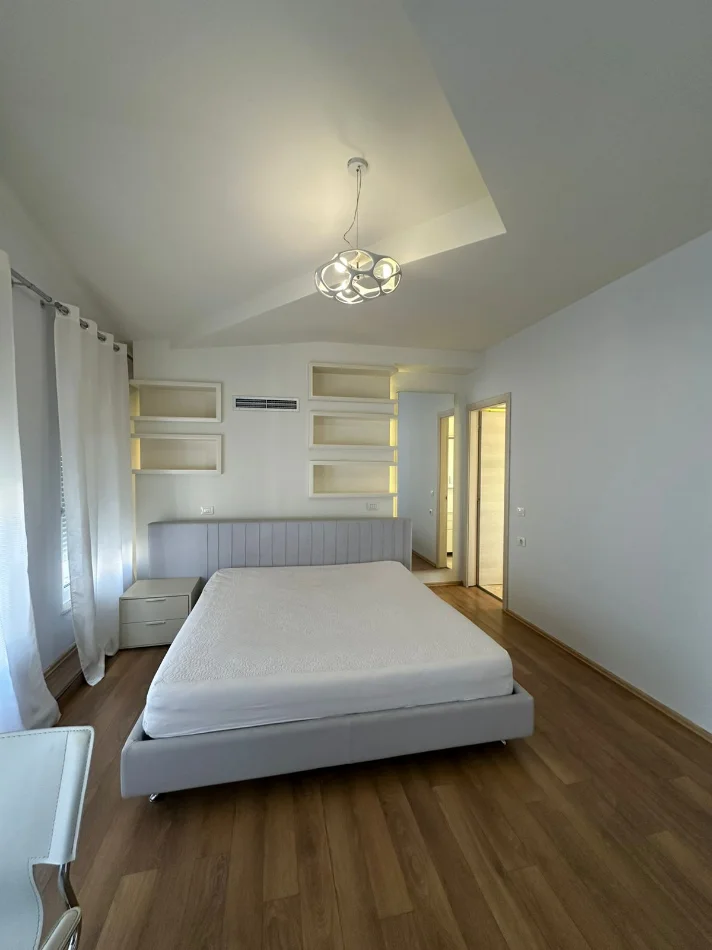 Tirane, jepet me qera Vile 3 Katshe , 200 m² 2.700 € 