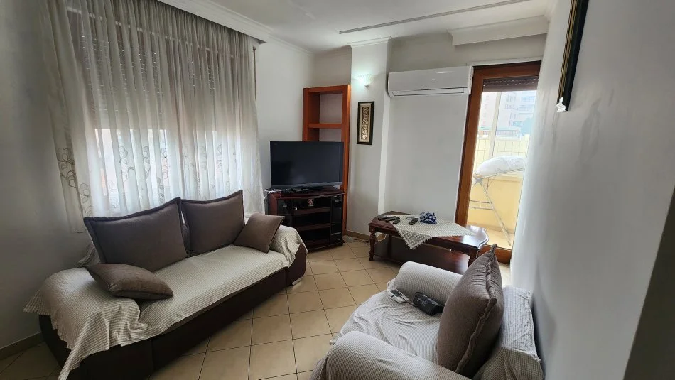 Tirane, jepet me qera apartament 1+1 Kati 6, 60 m² 500 € (Rruga e Barrikadave)