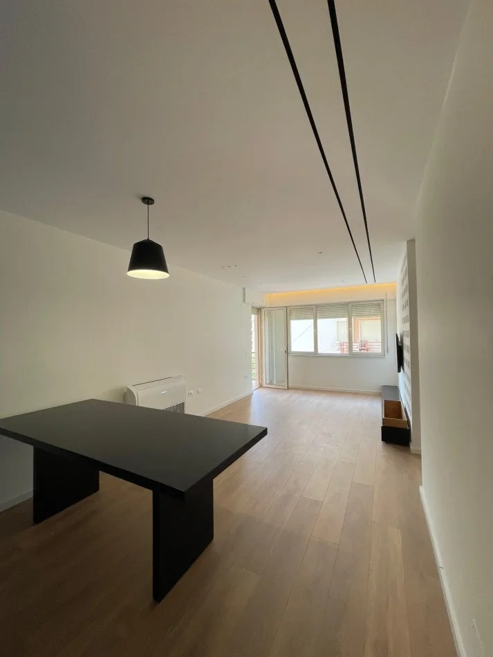 Tirane, jepet me qera apartament 3+1 Kati 2, 116 m² 1.000 € (Tirane, Liqeni i Thate)