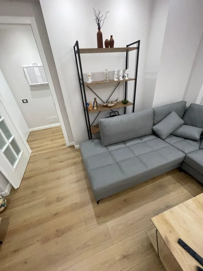 Tirane, jepet me qera apartament 2+1+Ballkon Kati 11, 110 m² 800 € 