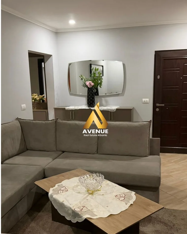 Tirane, jepet me qera apartament 1+1 , (BULEVARDI ZOGU I)