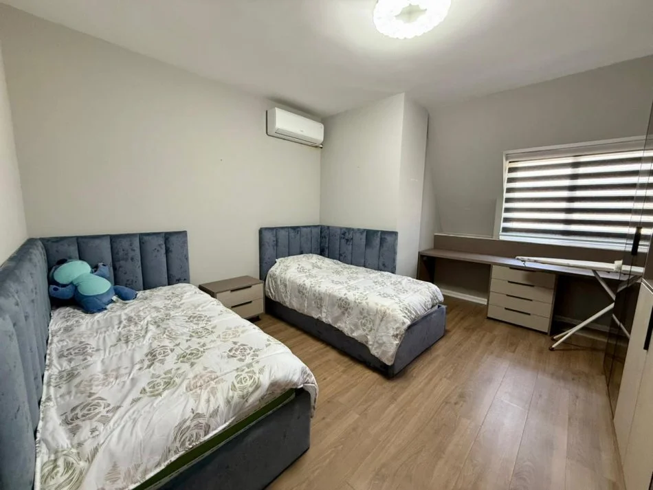 Tirane, jepet me qera apartament 2+1+Aneks+Ballkon , 140 m² 1.000 € 