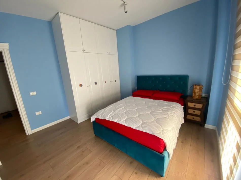 Tirane, jepet me qera apartament 4+1 Kati 1, 170 m² 1.300 € (Myslym Shyri)