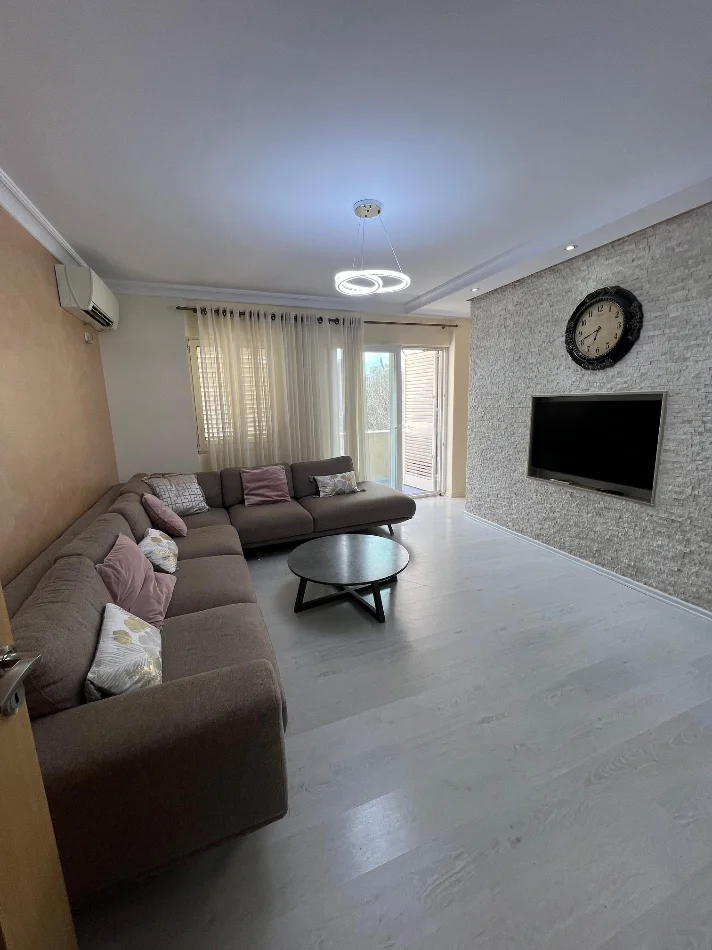 Tirane, shitet apartament 3+1+Aneks+Ballkon Kati 4, 126 m² 219.000 € (Porcelan)