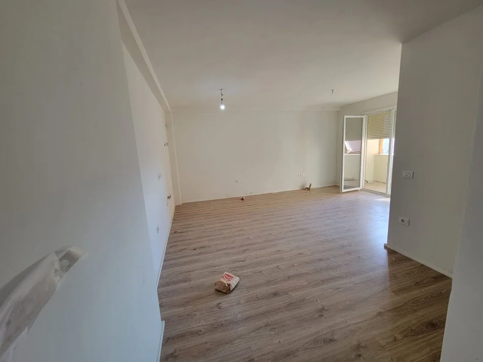 Tirane, jepet me qera apartament 1+1+Aneks+Ballkon Kati 10, 75 m² 450 € (Tirana Golden Park)