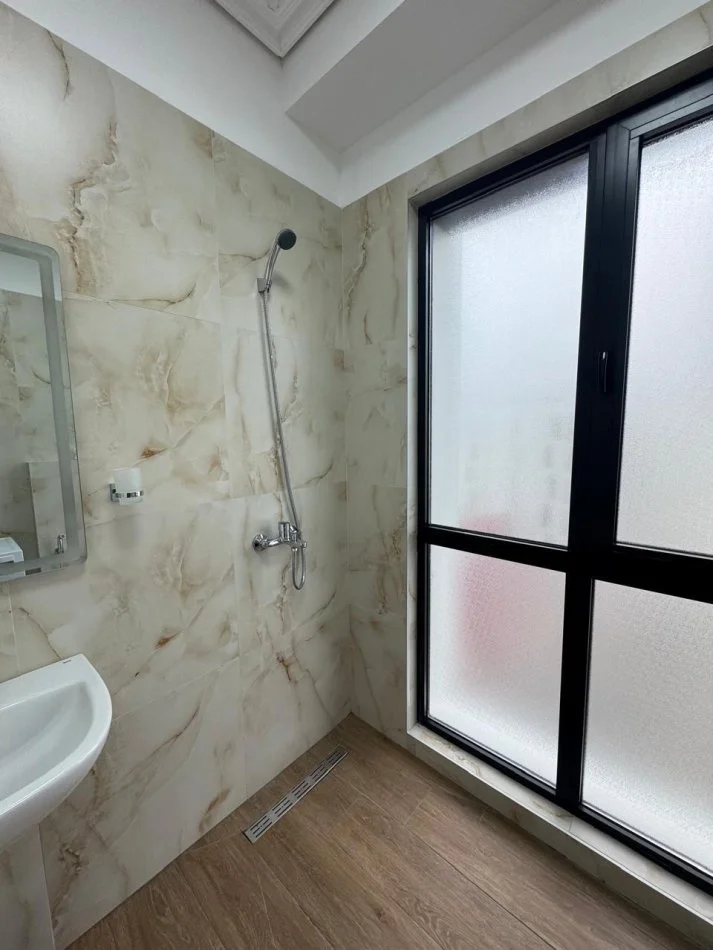 Tirane, shitet apartament 1+1 Kati 11, 69 m² 155.000 € (Farmacia 10, Kompleksi Arlis)