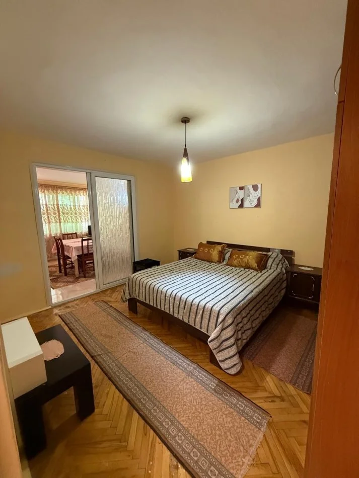 Tirane, jepet me qera apartament 1+1 Kati 3, 78 m² 300 € (Hysen Çino)