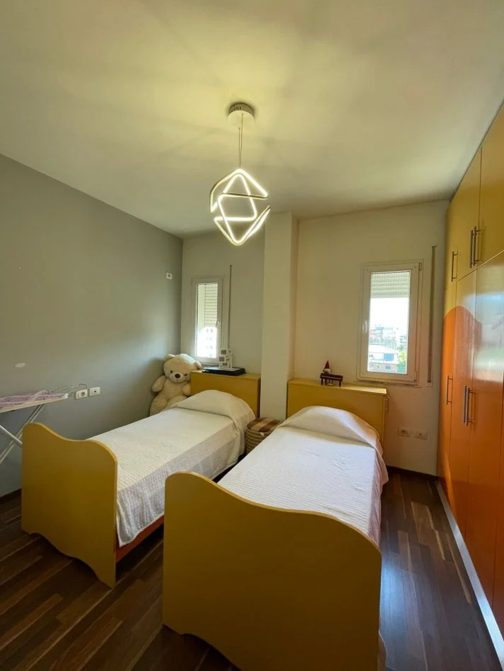 Tirane, jepet me qera apartament 2+1 Kati 4, 85 m² 550 € (rruga asim vokshi)