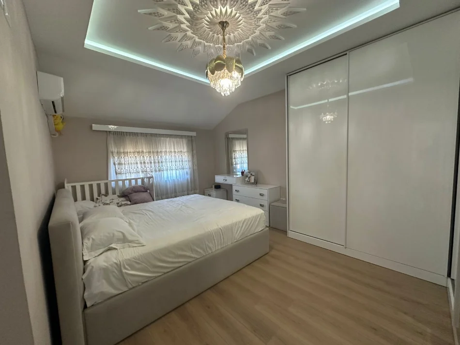 Tirane, jepet me qera 2+1+Ballkon Kati 3, 110 m² 750 €