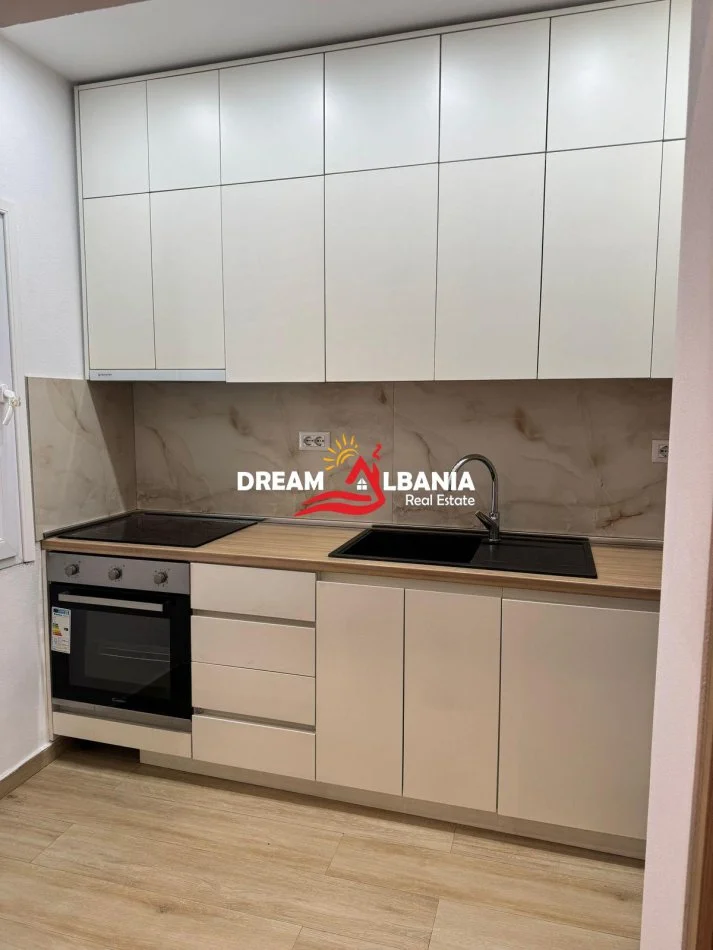 Tirane, jepet me qera apartament 1+1 , 60 m² 600 € (ish restorant Durresi)