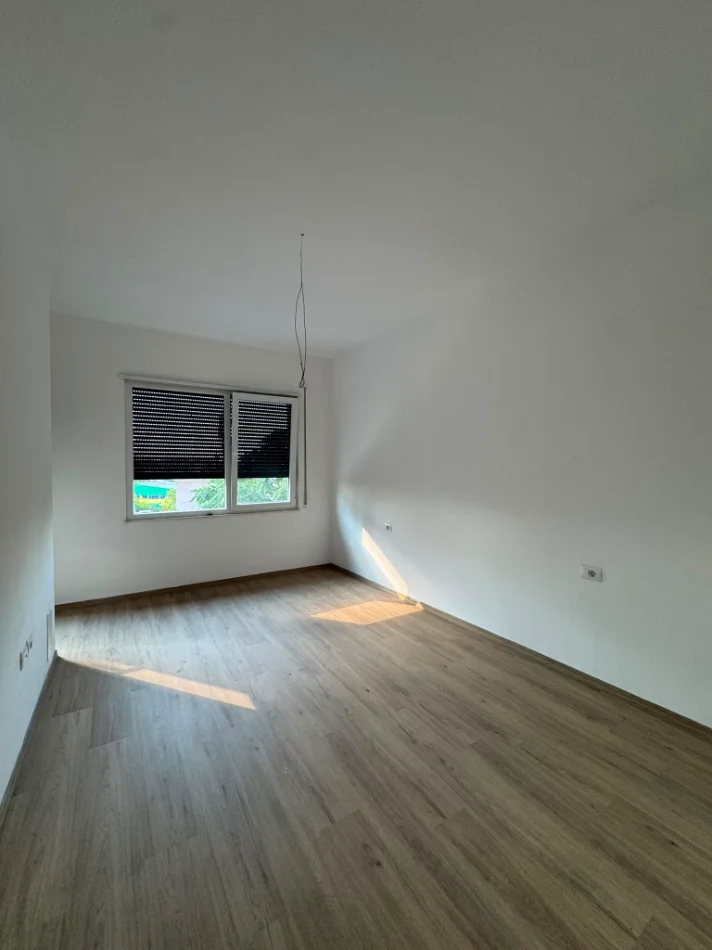 Tirane, jepet me qera zyre Kati 3, 60 m² 500 € (Henke Residence)