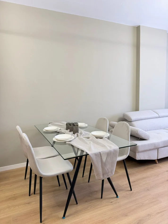 Tirane, shes apartament 1+1+Ballkon Kati 8, 73 m² 125.000 € (Prane Return Bar,rruge kreyesore)