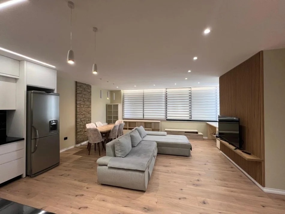 Tirane, jepet me qera apartament 3+1 Kati 3, 1.000 € (Rruga Eduart Mano)