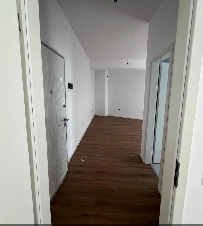 Tirane, shitet apartament 1+1 Kati 5, 60 m² 98.000 € (Rezidenca Kaimi)