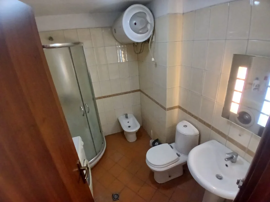 Tirane, jepet me qera apartament 1+1 Kati 3, 63 m² 550 € 