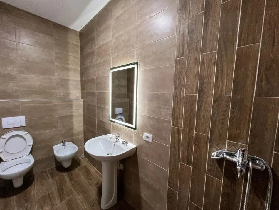 Tirane, jepet me qera apartament 1+1+Ballkon Kati 6, 80 m² 400 € (Oasis Residence)