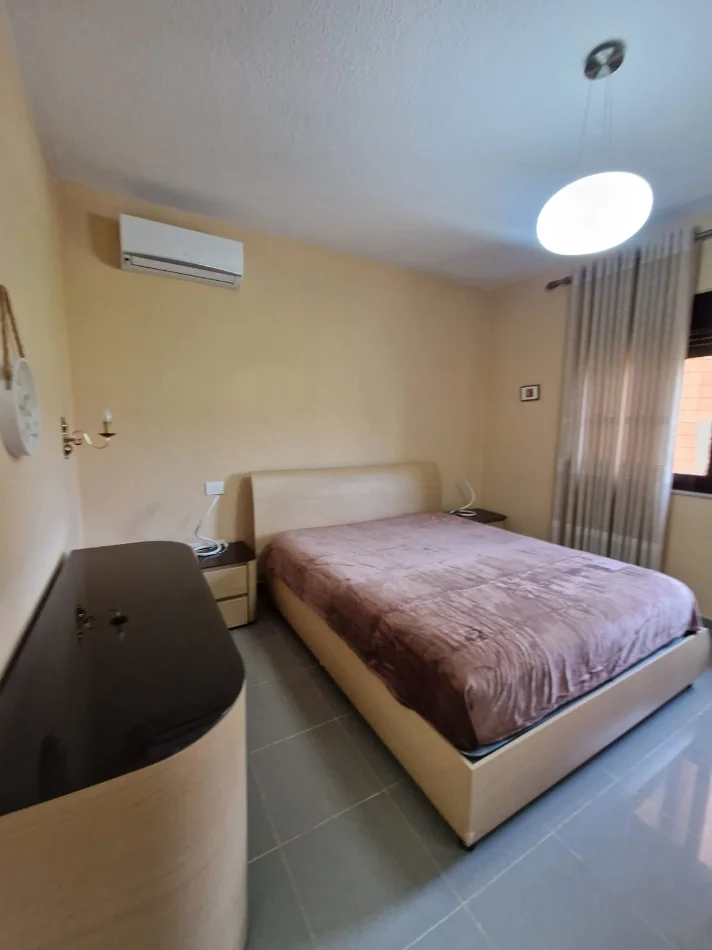 Tirane, jepet me qera apartament 2+1 Kati 4, 90 m² 950 € (Rruga Kosovareve)